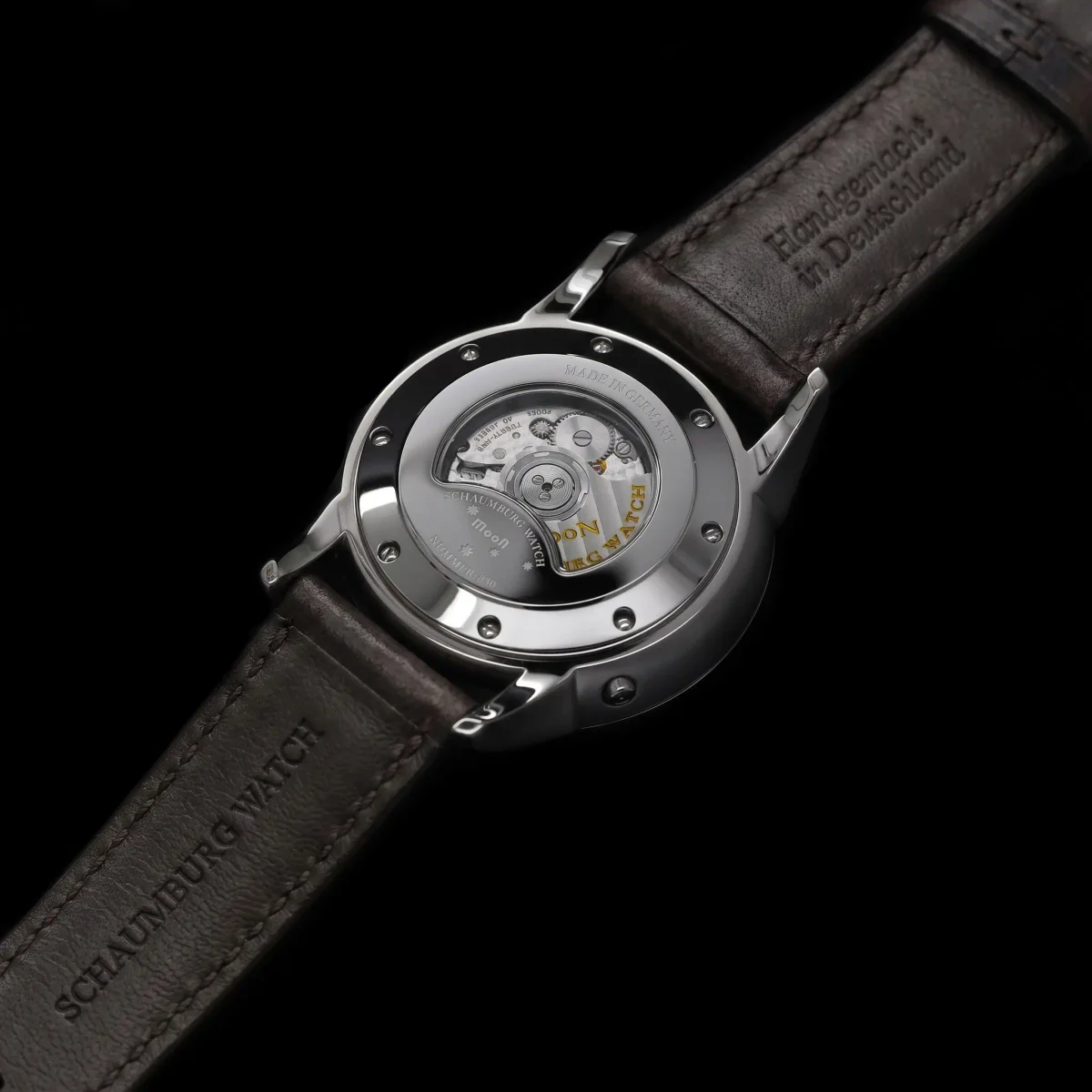 Halbmondförmig gestalteter Sichtboden einer Schaumburg Watch Perpetual MooN