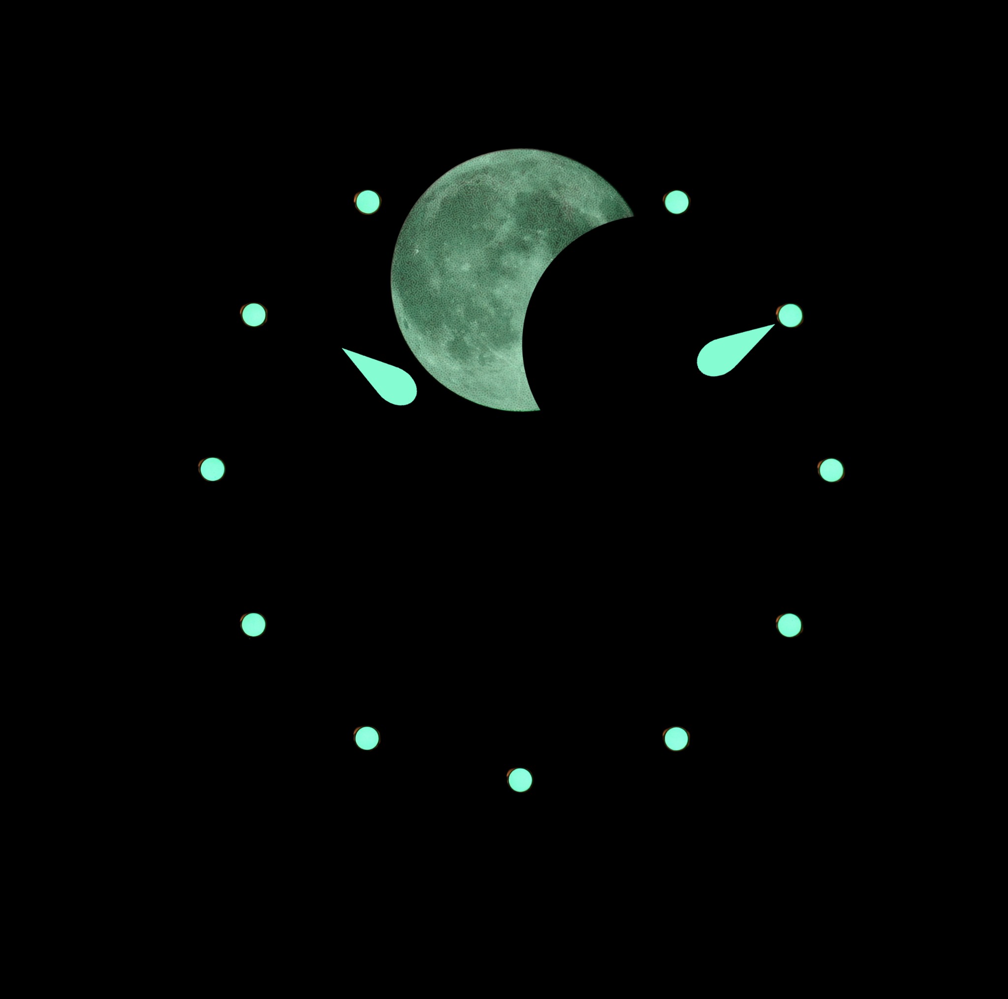 Nachtansicht mit leuchtendem Mond, Zeigern und Stundenindizes vor schwarzem Hintergrund